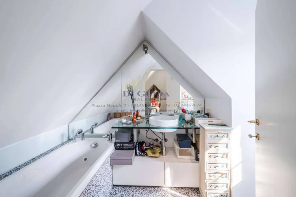 Bagno – Attico in vendita a Monte Rosa – Lotto, Milano | Di Guida Real Estate