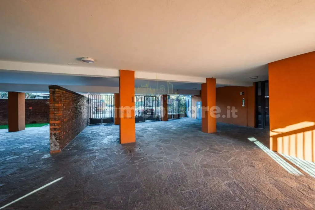 Interno palazzo – Appartamento in vendita a San Siro, Milano | Di Guida Real Estate