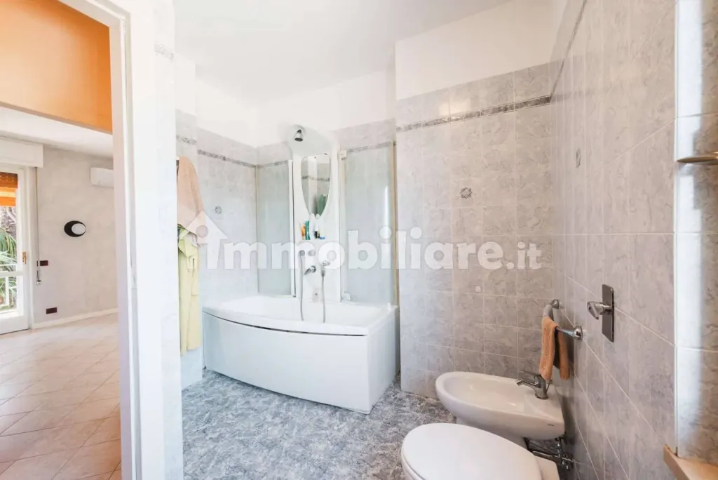 Trilocale in via Tommaso D'Aquino 7 – Bagno – Appartamento in vendita a Cittadella - Villaggio Dalmazia, Novara | Di Guida Real Estate