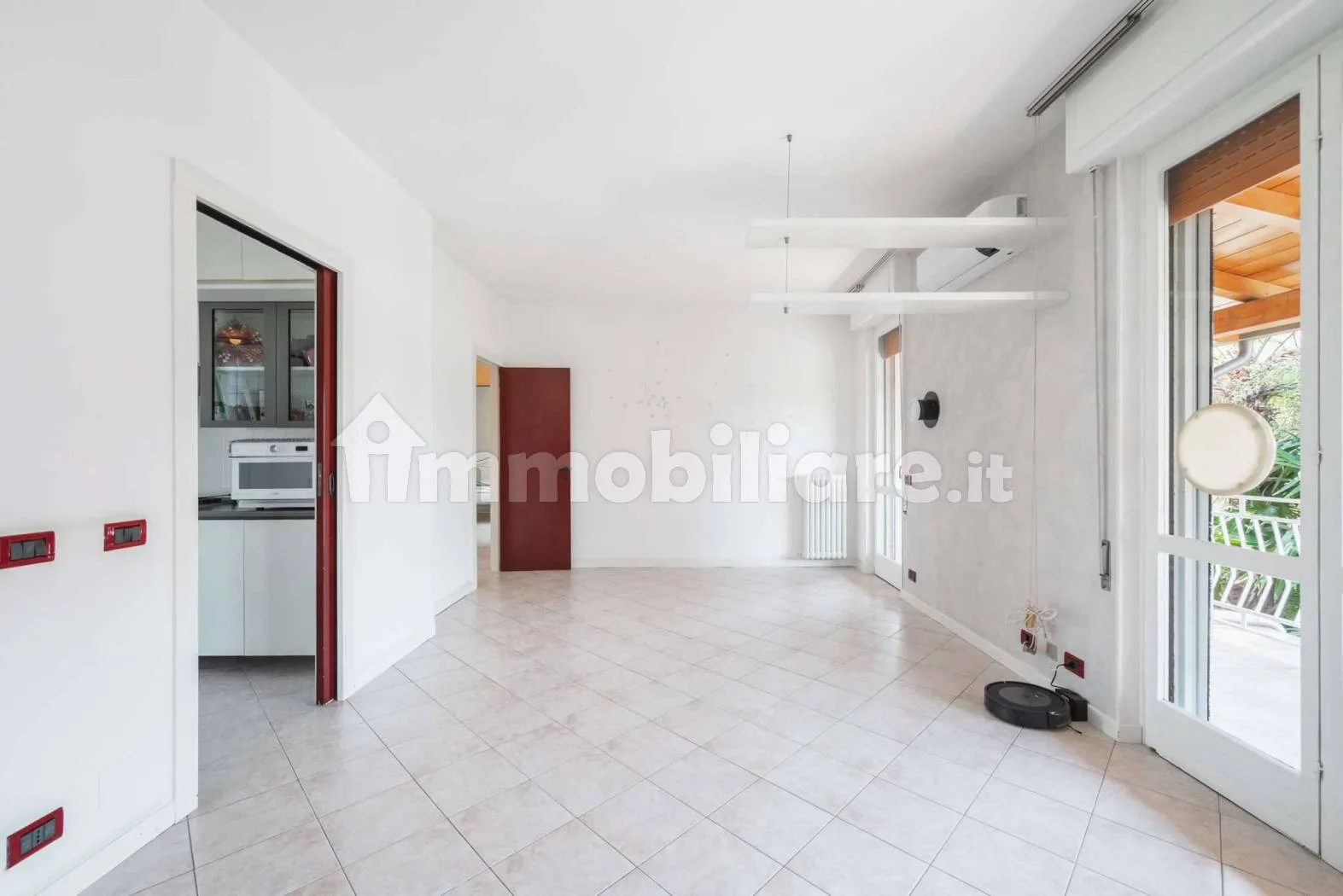 Cucina luminosa di un trilocale
